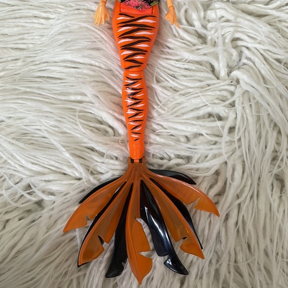 Toralei Stripe lion fish Scarrier Reef Monster High Doll - Picture 4 of 6